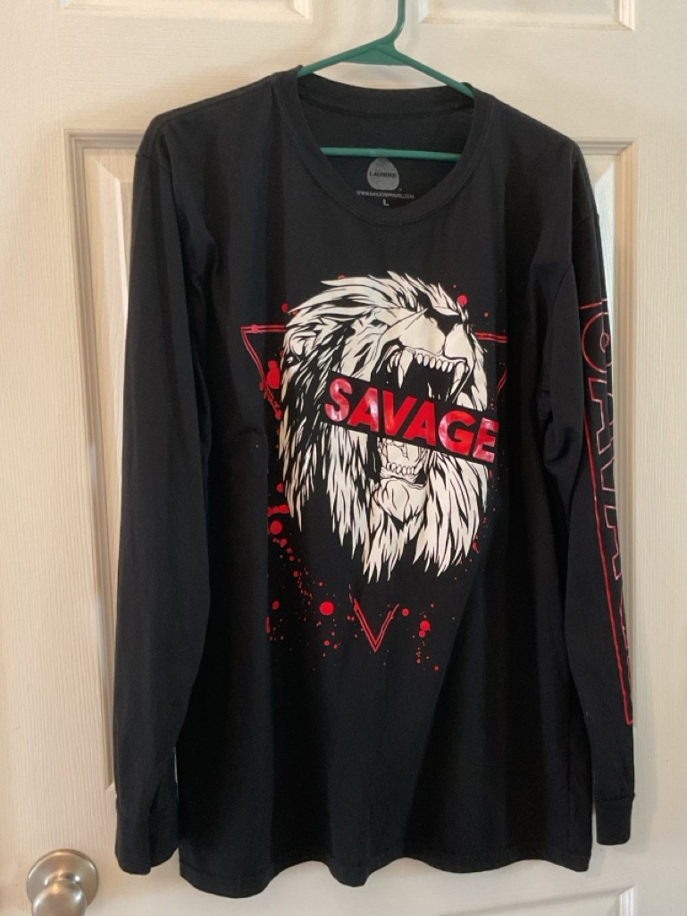 Launder Bailey Apparel Men’s SAVAGE Black/Red/White Size Large Graphic Shirt.